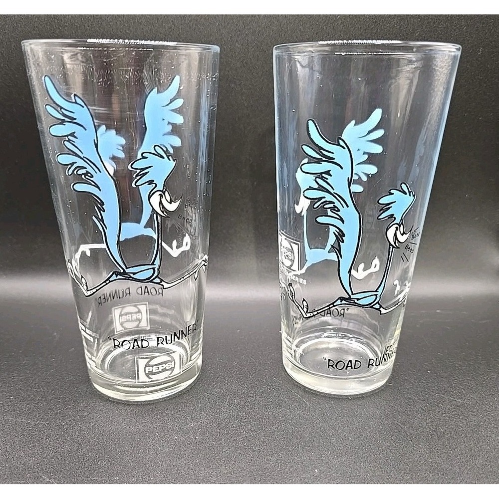 (2) Vtg 1973 PEPSI ROAD RUNNER GLASS Looney Tunes Warner Bros Collector Series